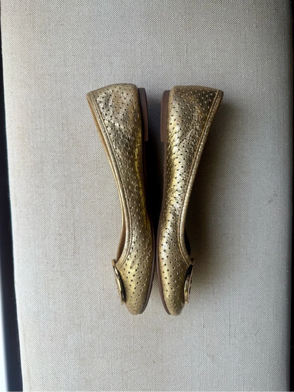 Tory Burch Women's Gold Leather Ballet Flats runs like Size 7 good condition